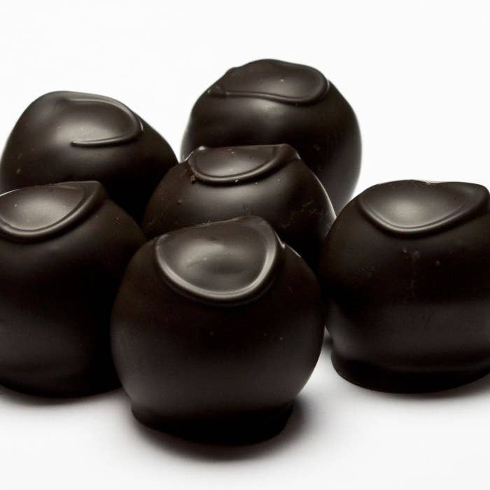Truffe noire au chocolat suisse (5 lb) pour la vente par Katie's Candies, Inc.
