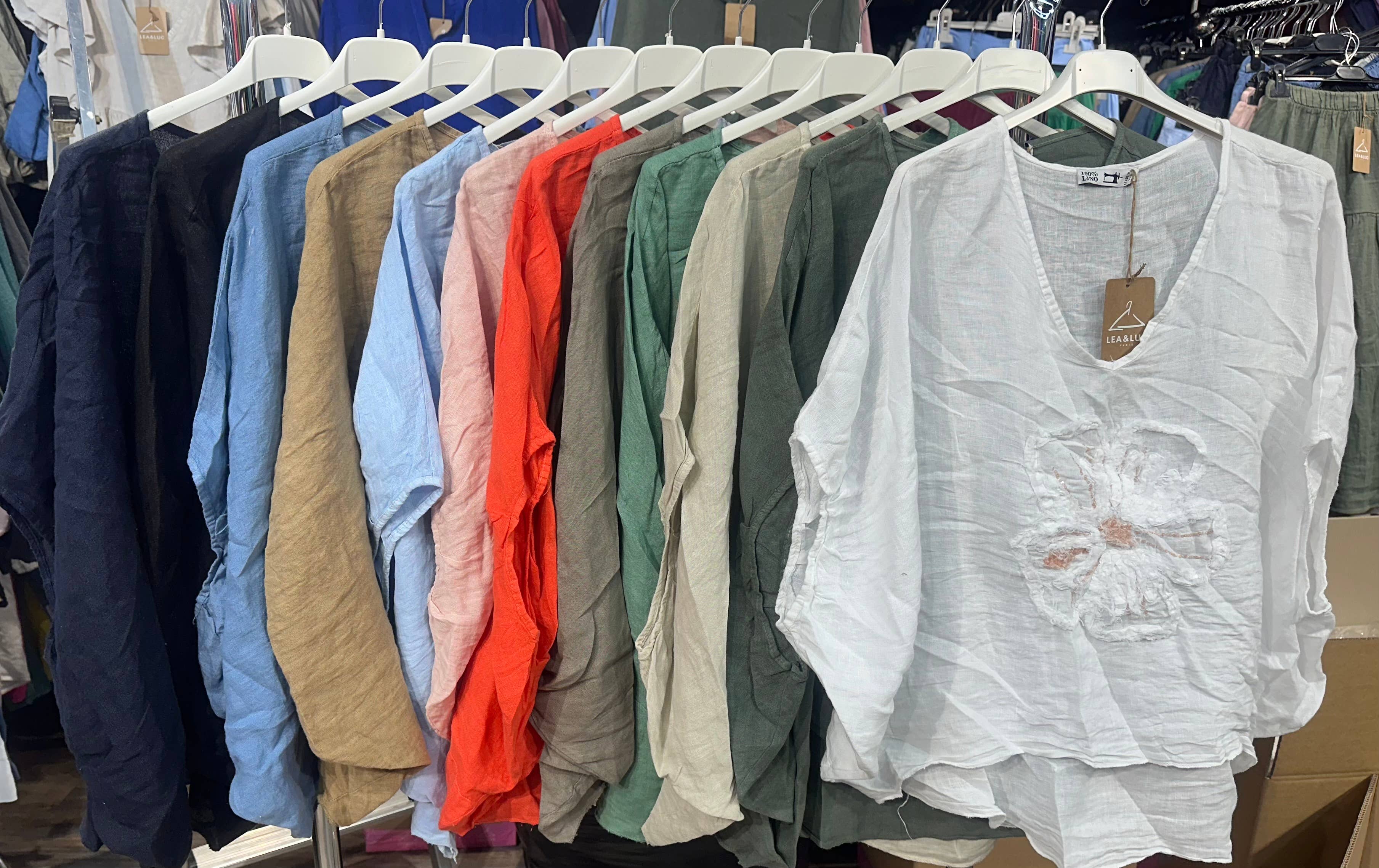 LÉA & LUC – Túnica - Mulher por atacado – Blusa com flor em linho 100% REF. 1120910