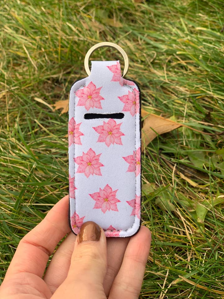Porte-baume à lèvres Fleur d'hiver rose – Porte-clés personnalisé pour la vente par The E Tribe Co.