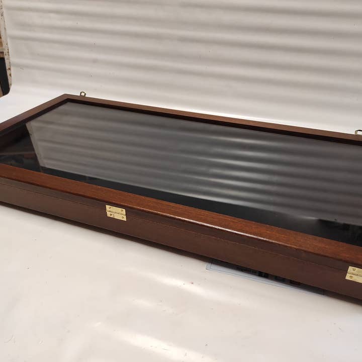 Vitrine en bois pour objets de collection pour la vente par Coins&More