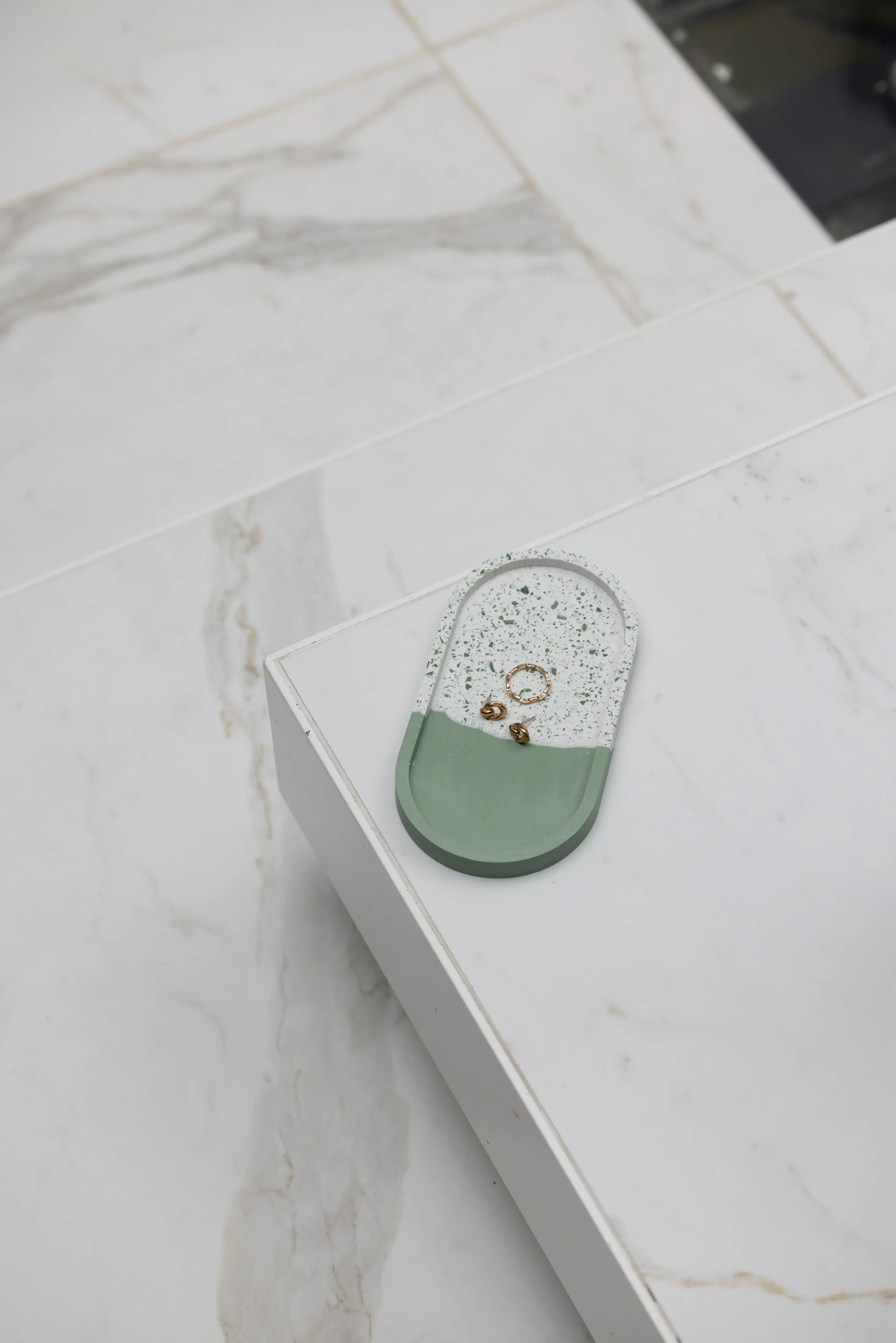 Luxe Home Decor Ltd - Vendita all'ingrosso Portagioie - Vassoio diviso verde salvia0