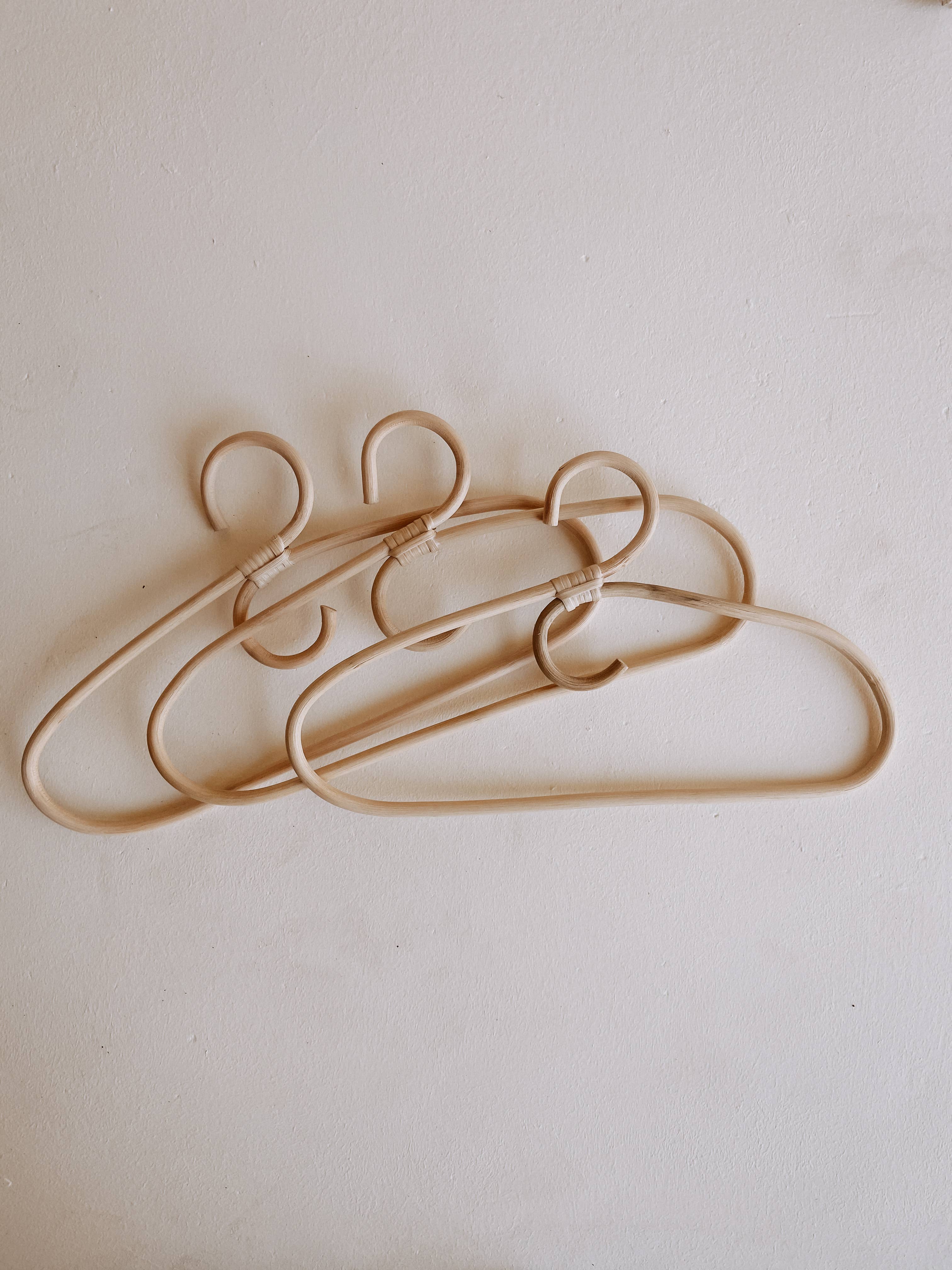 Village Thrive - Wholesale Clothes Hangers - Traditional Rattan Hanger2