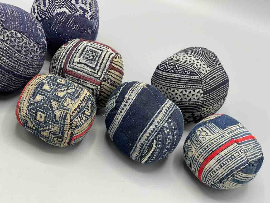 The Niger Bend - Vente Décorations de table - Boule en tissu vietnamienne vintage Hmong Tribal5
