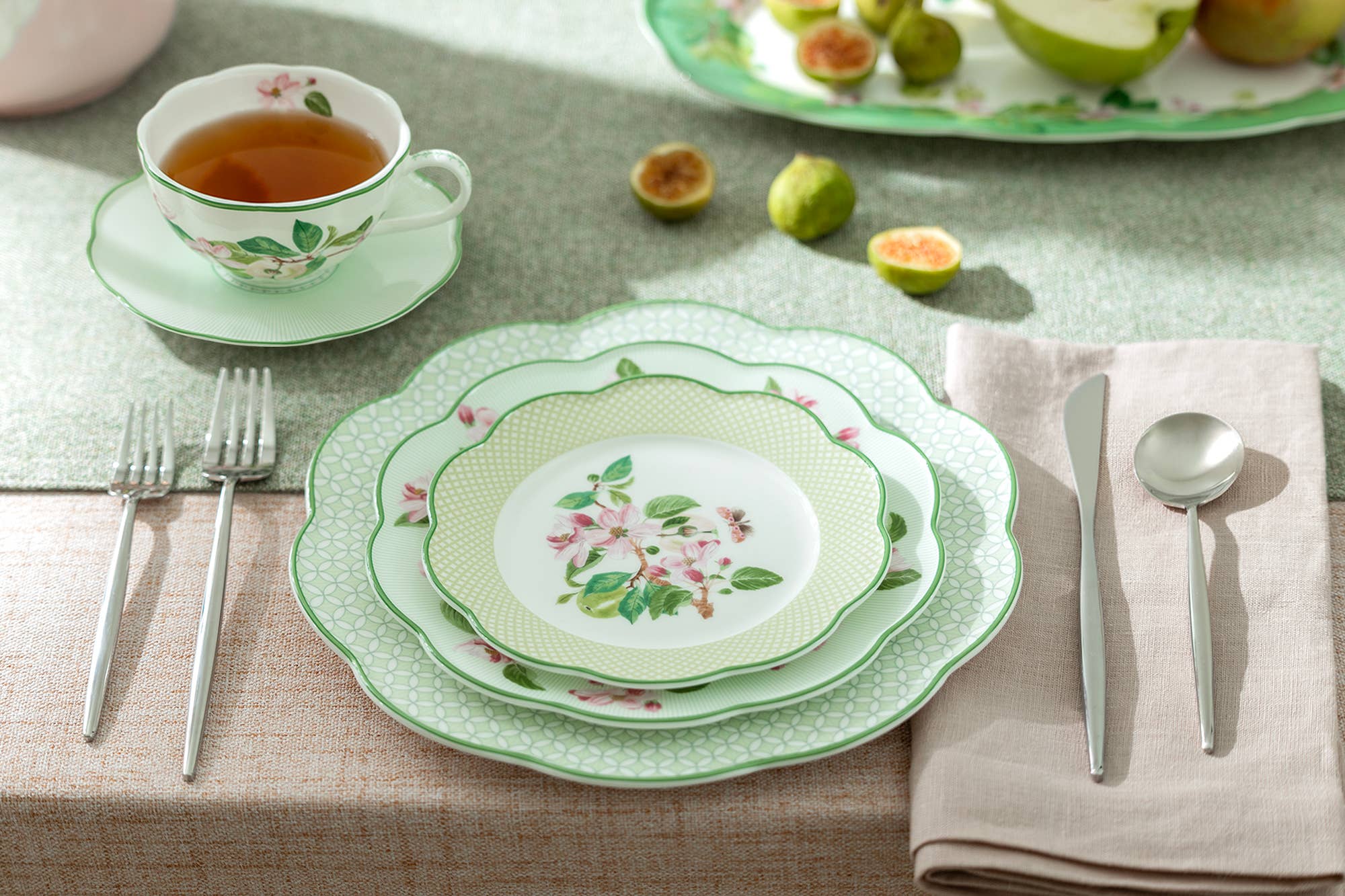 Grace Teaware - Vente Assiette - Assiette à dîner en porcelaine osseuse Moth & Lattice 10,3"2