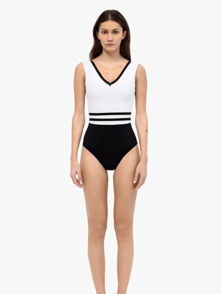Maillot de bain Quintessential - Blanc/Noir pour la vente par Lumière Paris