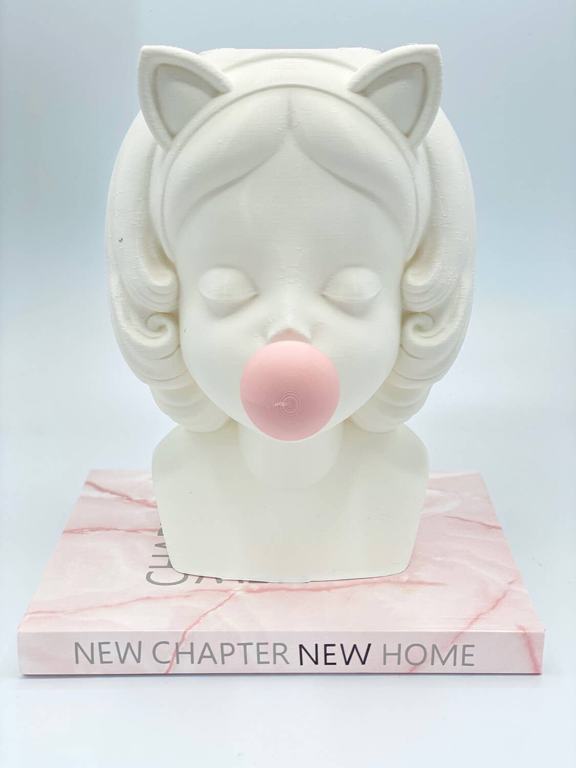 NewChapterNewHome - Venta al por mayor Floreros - Jarrón Bumblegum Girl con silueta de rostro y chicle rosa1