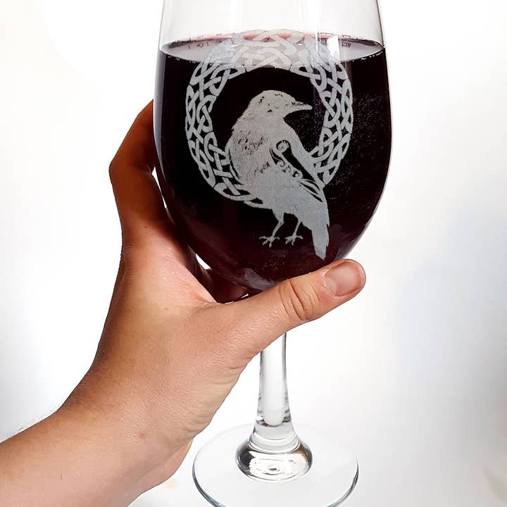 Lyoncraft – wholesale Wine glass – Celtic Raven Engraved Clear Wine Glass 18oz