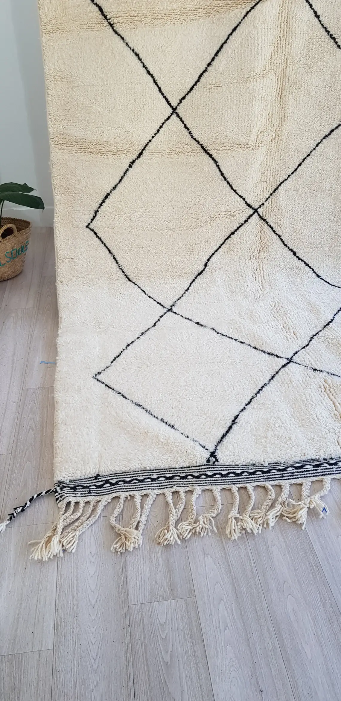 HandmadeBestSeller – Großhandel Teppichvorleger – Beni Ourain Teppich, natürlicher Berberteppich aus Marokko7