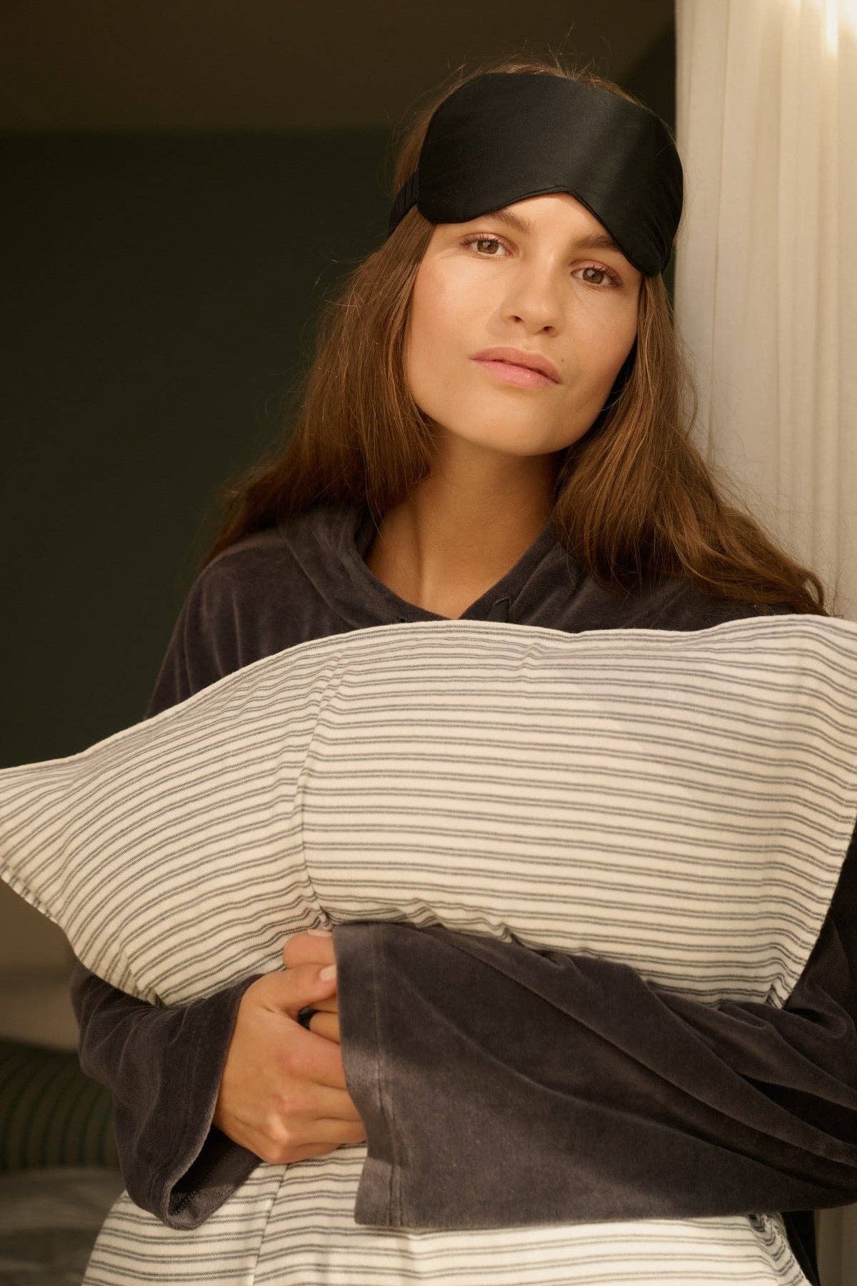 black sleep mask silky for wholesale on Faire1