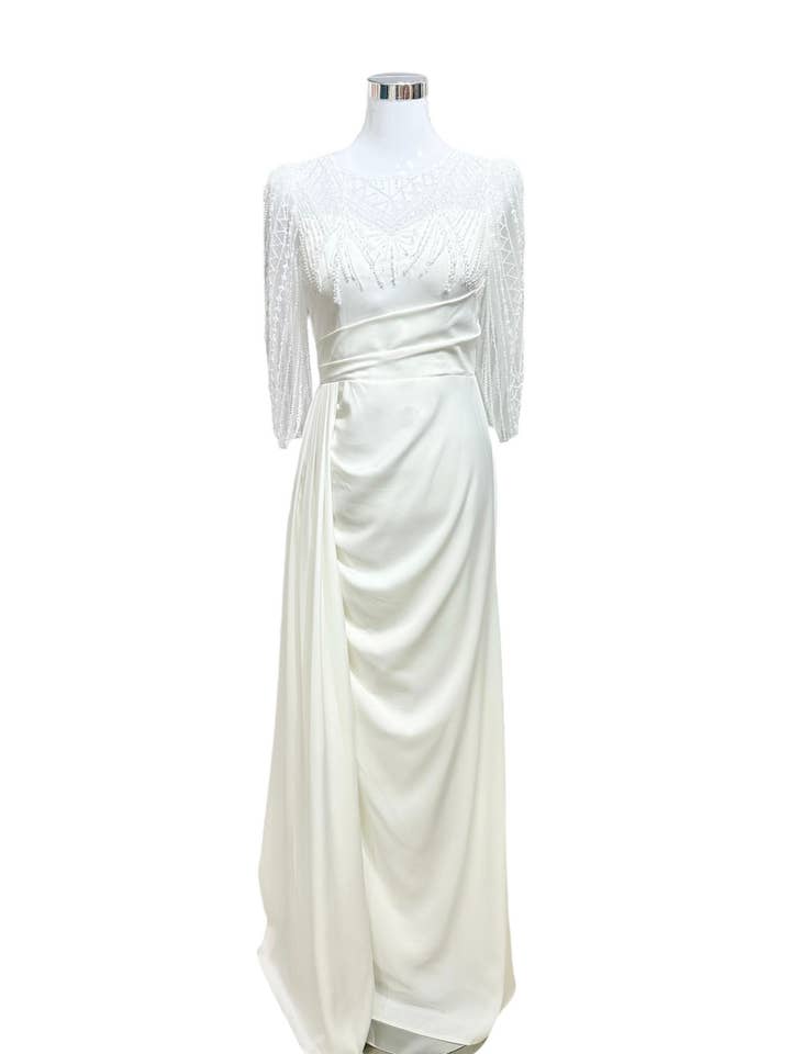 Robe longue perlé avec manches Ivoire pour la vente par Les Voiliers