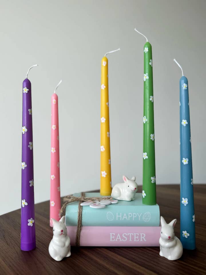 Bougie effilée de Pâques peinte à la main avec fleurs 1 pièce pour la vente par Aroma Therapy Candle