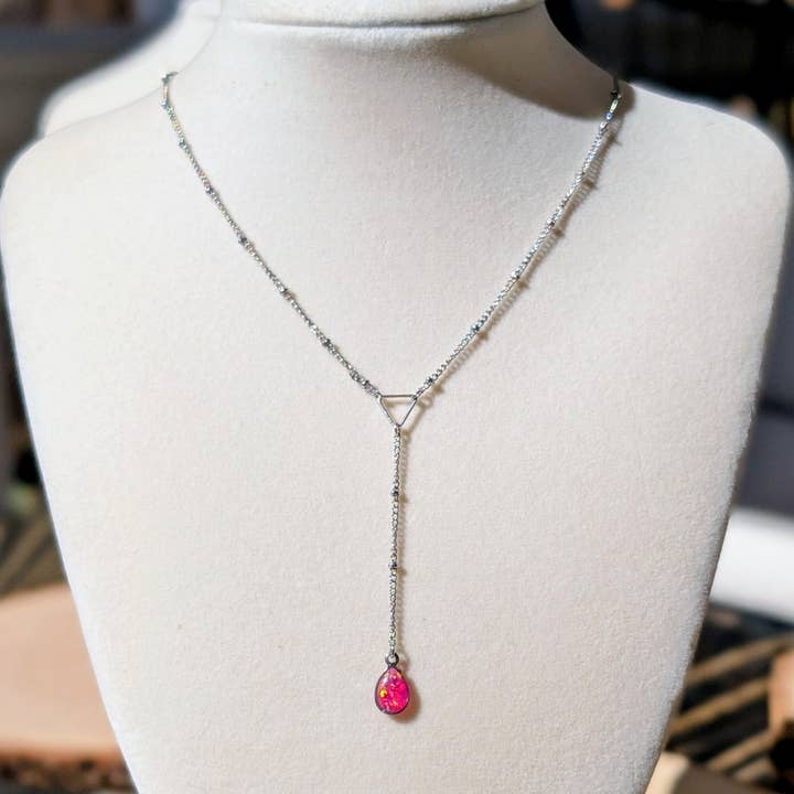Lariat opal-dråbehalskæde - pink opal for engroshandel hos TillyPad Studios