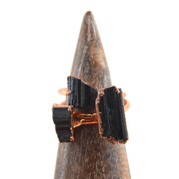 Raw Black Turmalina Cobre Anillo | Anillo Turmalina Rough para venta al por mayor de Daddy Daughter Jewelry