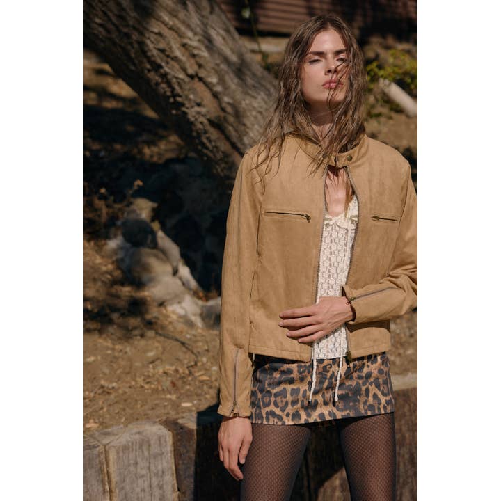 VESTE DÉCONTRACTÉE EN DAIM COULEUR UNIE AVEC BOUTONS AU COL pour la vente par Sky to Moon