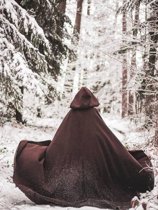 Brown cloak vegan wool druid long cape for wholesale by Costurero Real