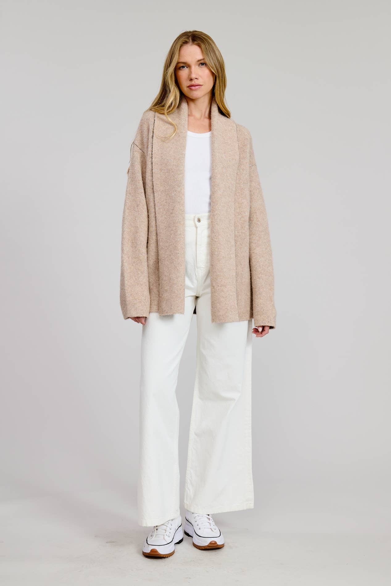 FLAT WHITE – Großhandel Strickjacke – Damen – Welpen-Jacquard-Strickjacke1