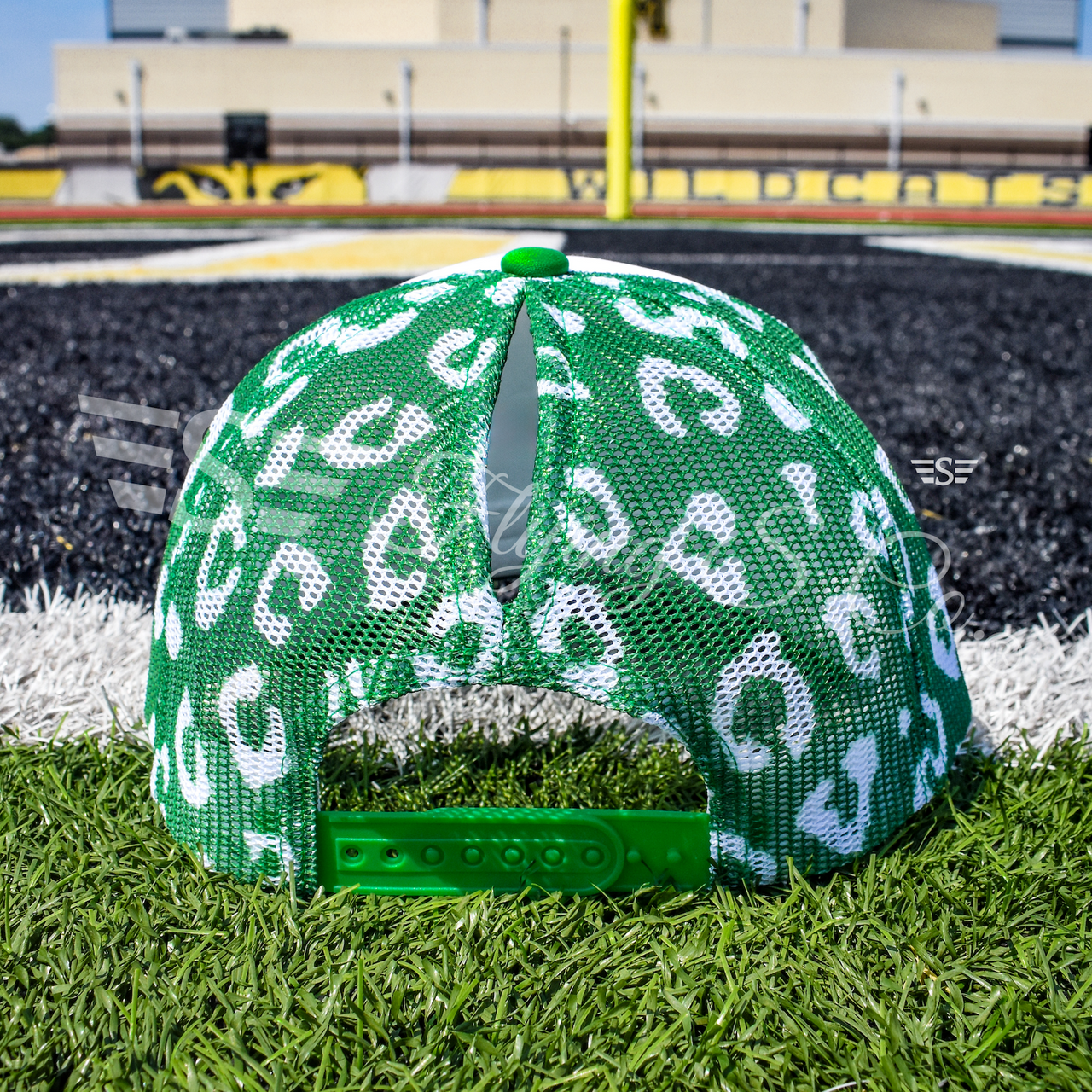 Flying S Company – Großhandel Basecap – Unisex – Weißer Front Leopard Magna Pony™ Mesh Foam Trucker Hut21