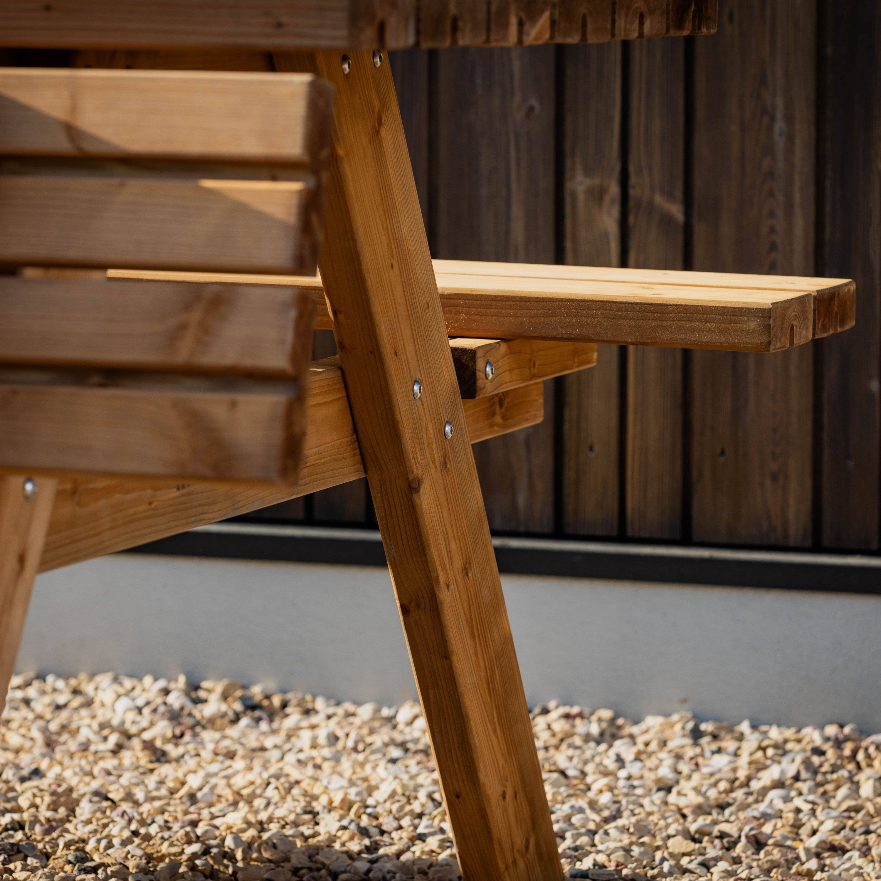 AMATA - Vendita all'ingrosso Tavoli da patio - Set da picnic in legno marrone a forma di A con tavolo e panchine4