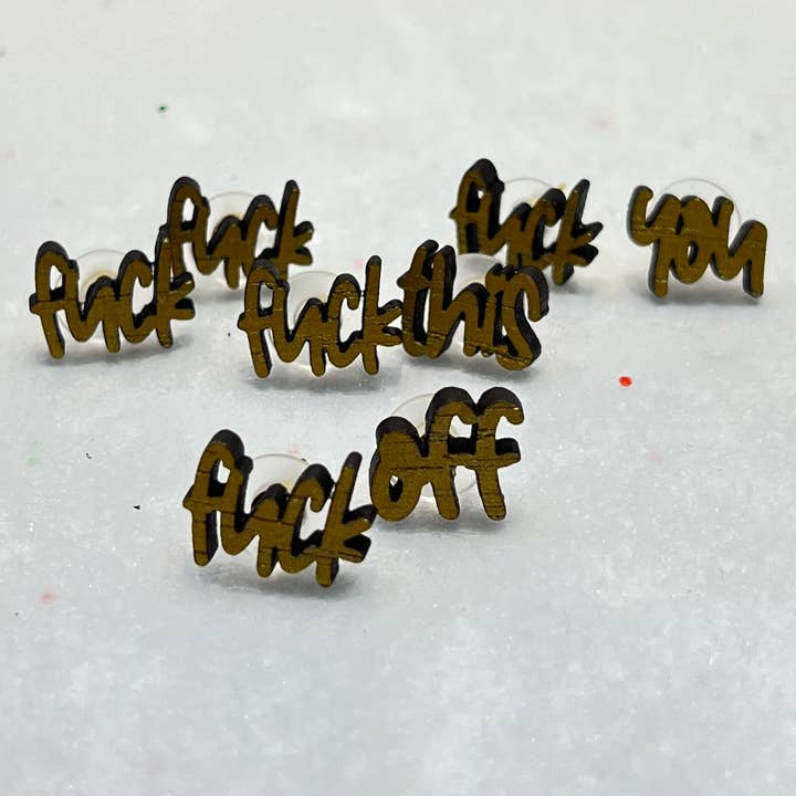 Fuck Træ Stud Håndmalede Øreringe for engroshandel hos Madelyn Louise Ink