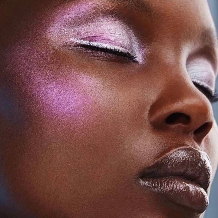 Pink Glowy Highlighter for wholesale by Elikya Beauty