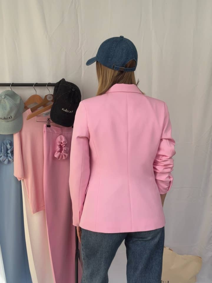 Pink Fitted blazer for wholesale on Faire2