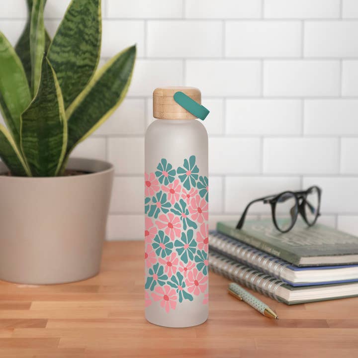 Studio Oh! - Wholesale Water Bottle - Daisy Maze Glass Water Bottle with Bamboo Lid
