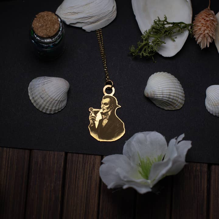 Bloody Mojito – vedhæng med vampyr, der drikker cocktail – messing for engroshandel hos noemie zomby