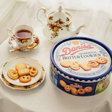 Takari International, Inc. - Wholesale Cookie - Danisa Premium Butter Cookies– 6 Tins/Case, 2 Lbs(908g)