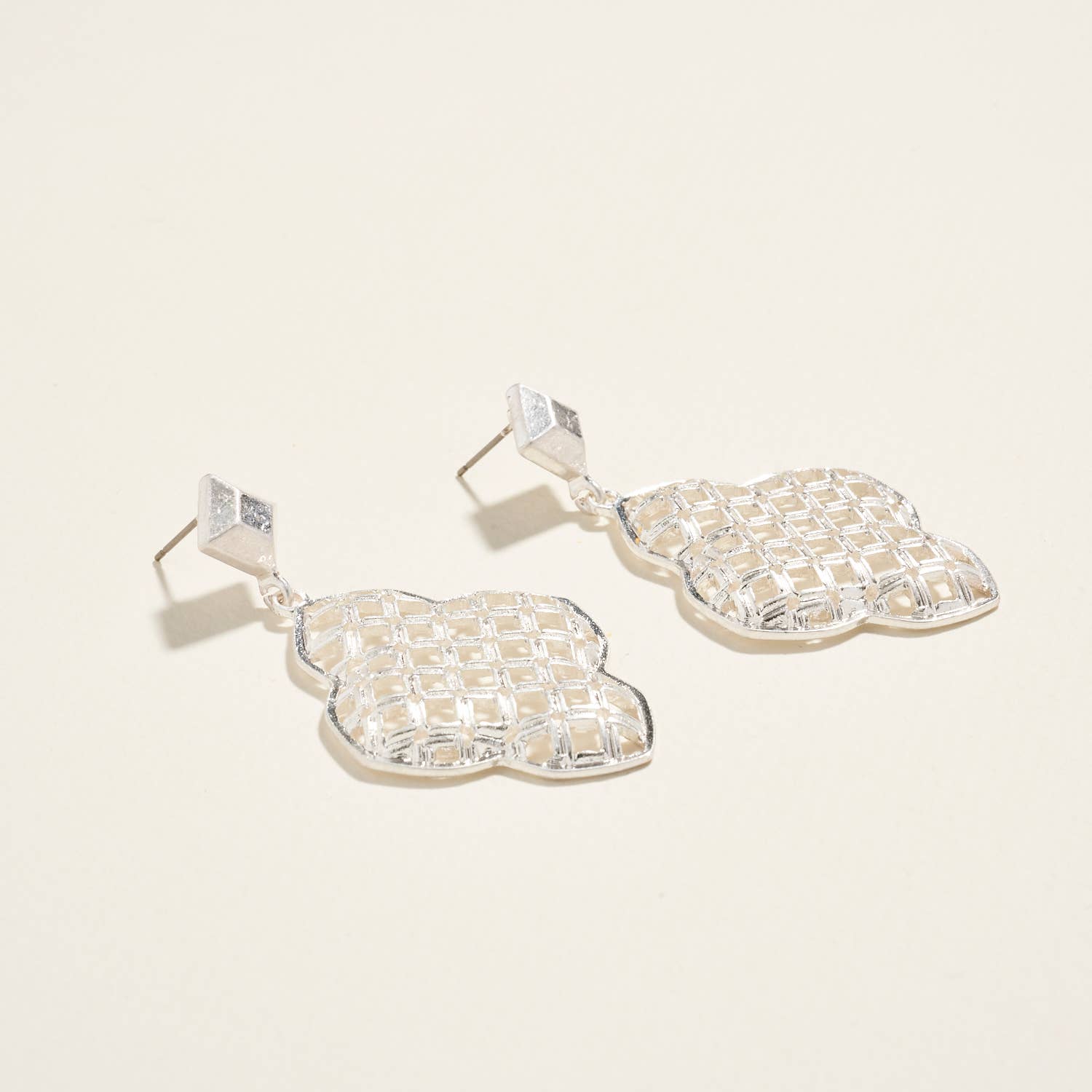 Designature New York - Vente Boucles d'oreilles pendantes - Boucles d'oreilles à motif en treillis de forme marocaine3