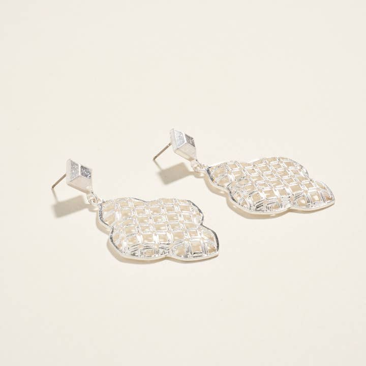 Designature New York - Vente Boucles d'oreilles pendantes - Boucles d'oreilles à motif en treillis de forme marocaine3