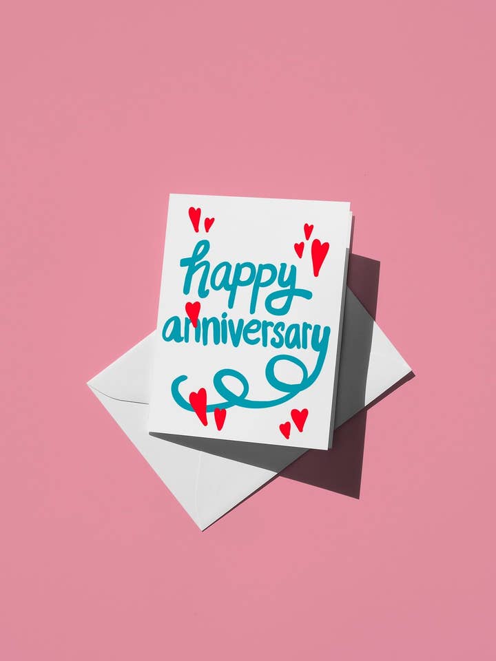 Gelukkige Verjaardagskaart - Schattig Blauw Lettertype & Rode Harten Wenskaart voor Stellen, Perfecte Romantische Liefdesbrief voor Hem en Haar voor wholesale door semiserious studio