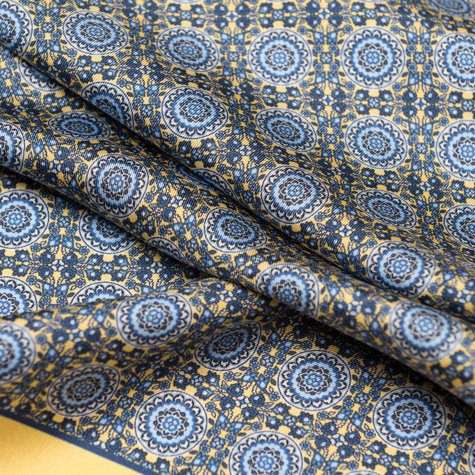 Elizabetta Made in Italy USA – Engroshandel Slips - Herre – Lucca - Håndvalset Silke Halstørklæde - Gul7