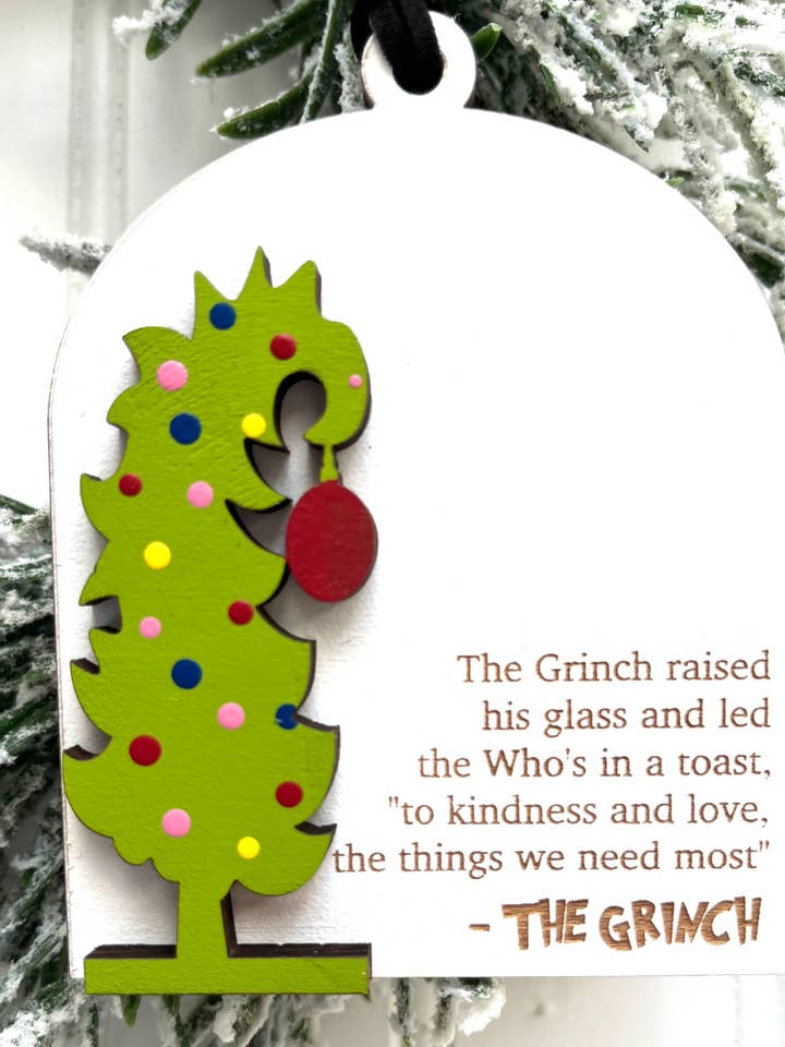 Till vänlighet och kärlek (Grön kille/Träd) Julprydnad för wholesale av Country Roads Rustic Decor