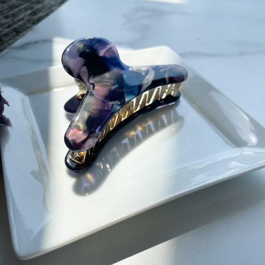 Fenna&Fei – Großhandel Haarclip – Damen – Französische Kralle im Kosmos | Schwarz Lila Gold Blau Irisierende Acetatkralle5