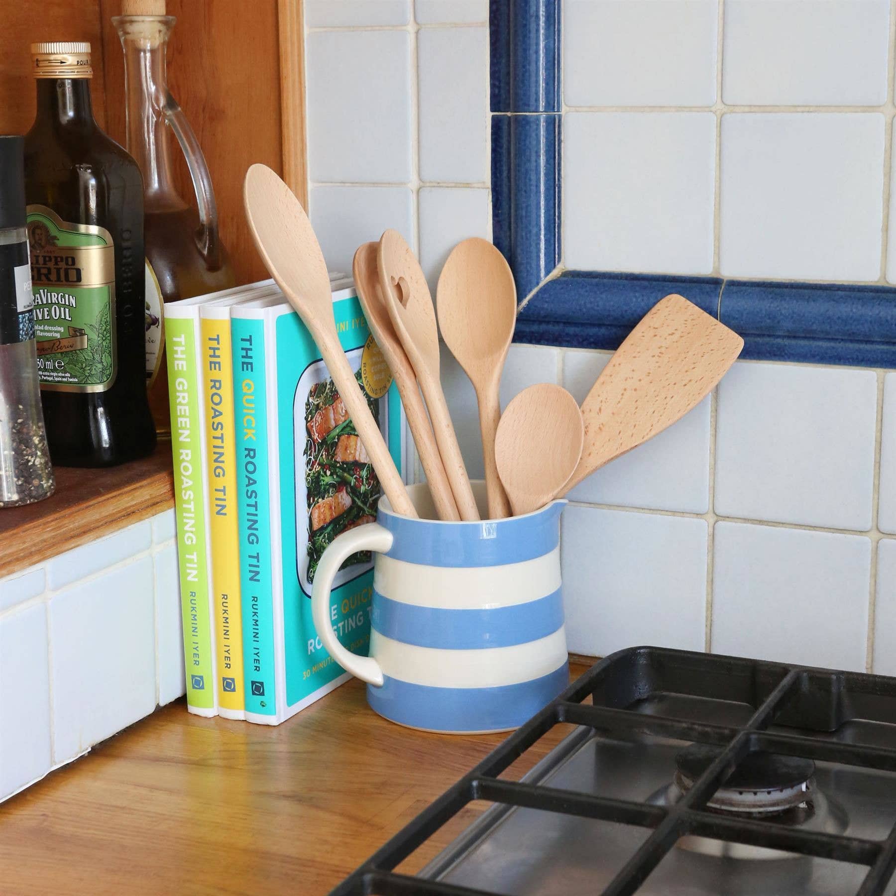 Rinkit Ltd – Engroshandel Køkkenske – Træske med hjerteformet skaft - 30 cm1