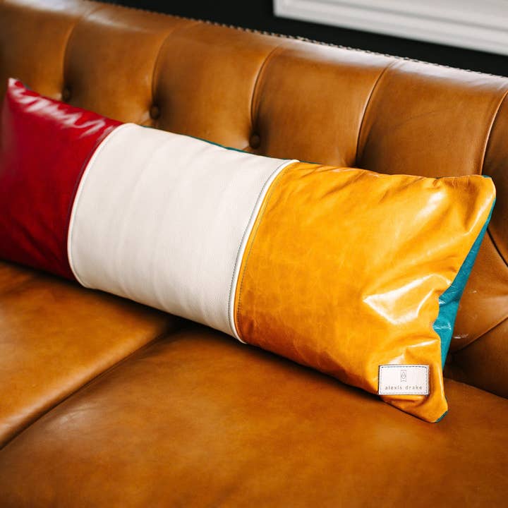 Hemkollektion | Stor ländryggkudde | Smör + Rubin + Turkos för wholesale av Alexis Drake