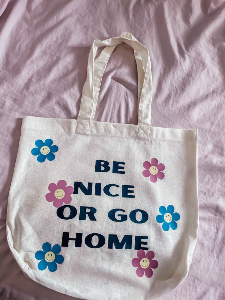 Sac « Be nice or go home » pour la vente par judi k designs