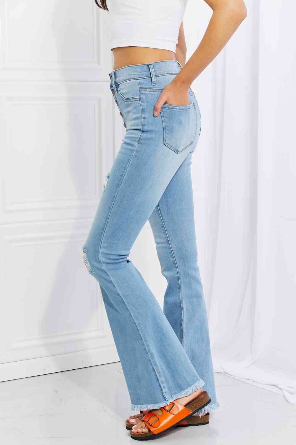 Ljus Vibrerande MIU Jess Button Flare Jeans i full storlek för wholesale på Faire2