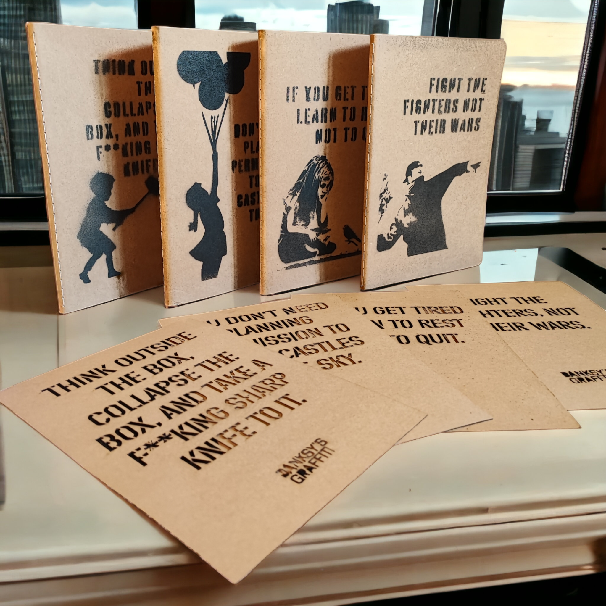 URBAN.ITY SRL - Vente Journal intime - Banksy Carnet de rue A5 + pochoir - Pensez hors du cadre6