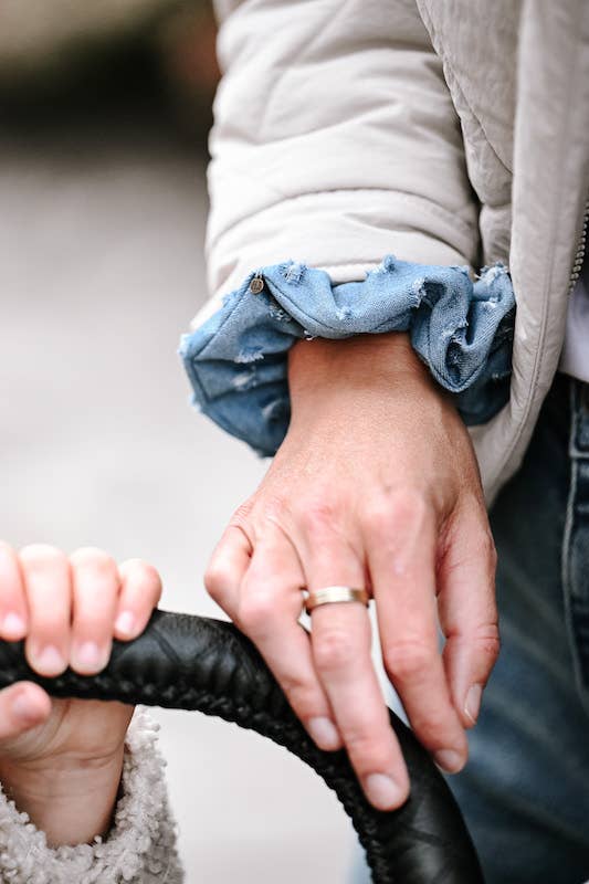 Hairjewelz by Elle – Engroshandel Scrunchie – Kvinder – Scrunchie Maxi „Broderi Jeans“ - Blå2