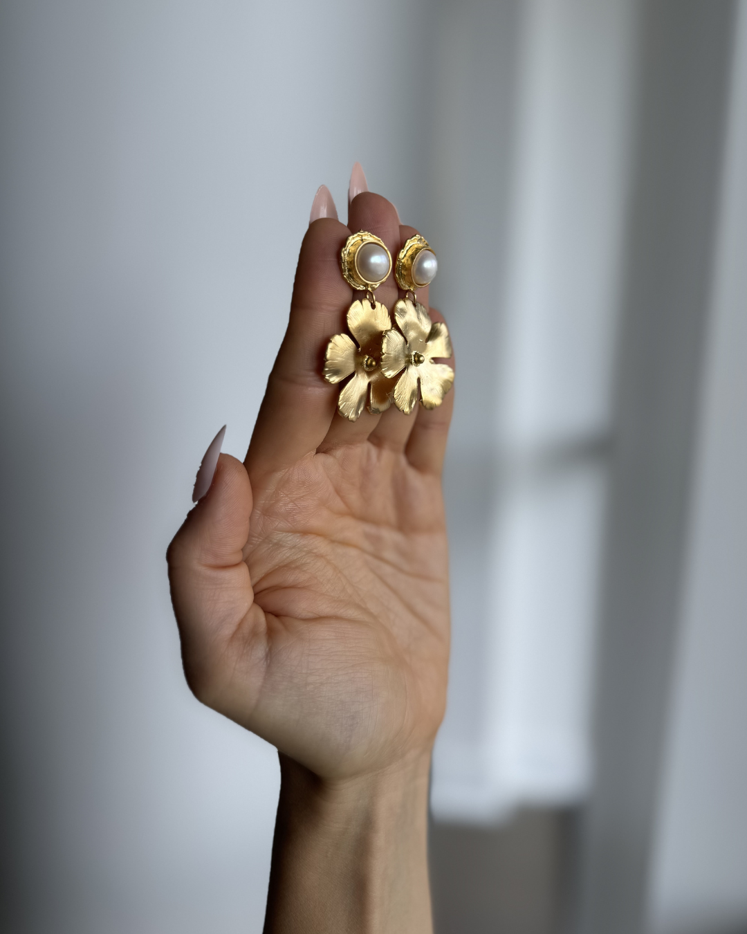 WILYMI Jewelry Co - Vendita all'ingrosso Orecchini pendenti - Orecchini con Perle d'Acqua Dolce in Piena Fioritura 8mm | Riempito in Oro 24k1