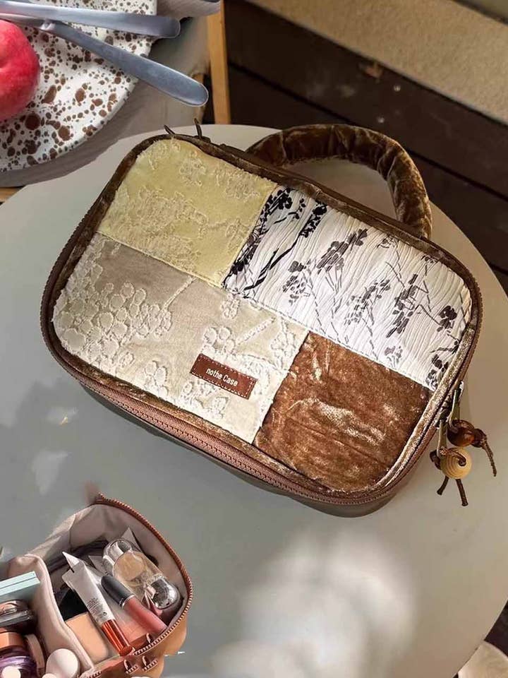 Vintage Partitioned Portable Travel Makeup Bag DP25E851 for wholesale by Dipped Shop