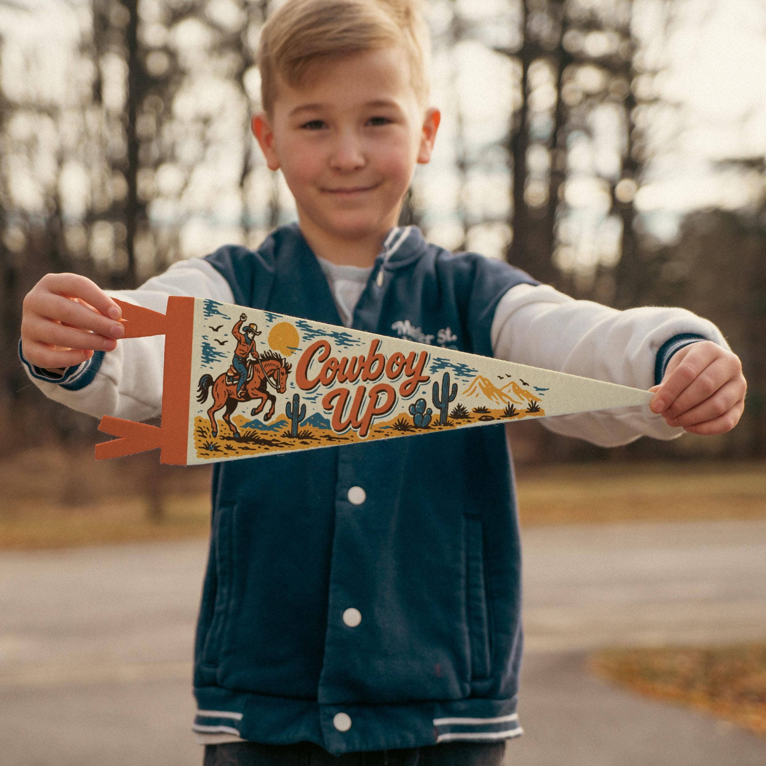 Benoit's Design Co. - Venta al por mayor Letreros - Pennant de Fieltro Cowboy Up7