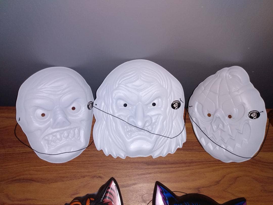 GOBLINHAUS – Engroshandel Kostume - Voksen – 5 sæt GOBLINHAUS masker med dekorative kasser (vintage Halloween/monsterstil)3