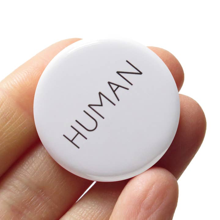 Botón de solapa HUMANO Pin inclusivo para venta al por mayor de Word For Word Factory