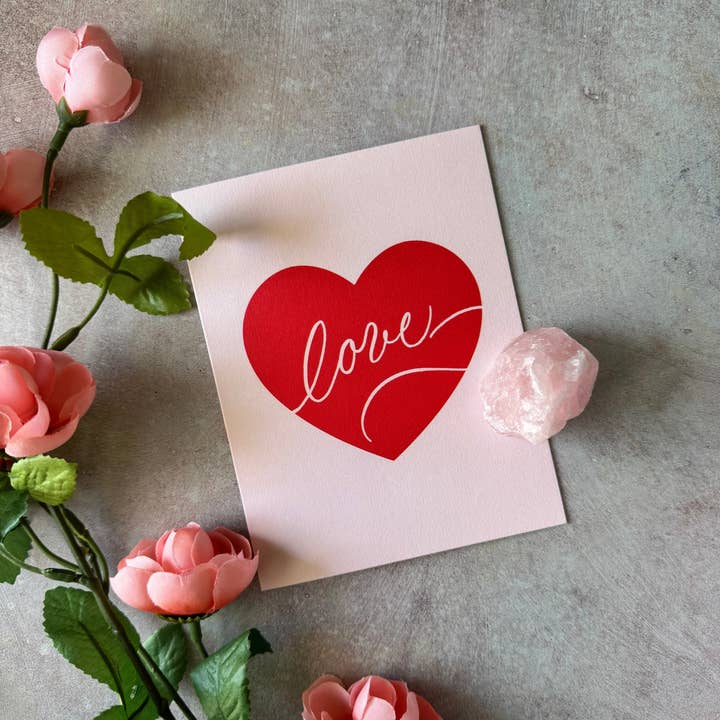 Carte de vœux Cœur Script Amour pour la vente par Dear Daughters Design