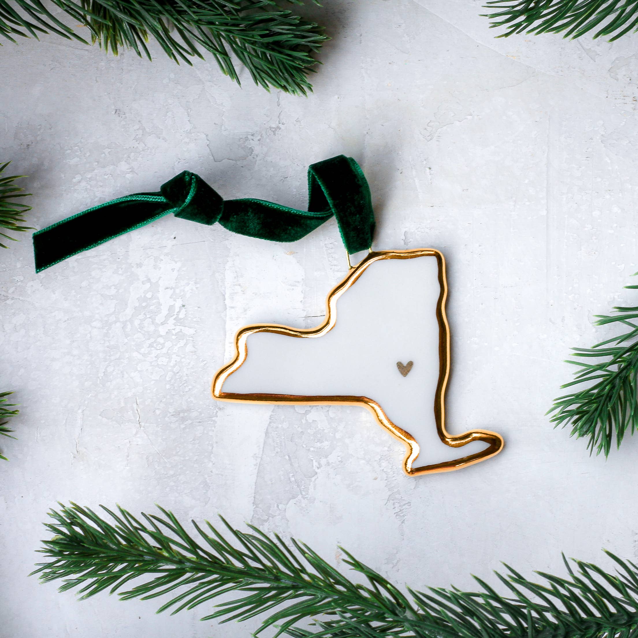 Apricity Ceramics – Engroshandel Pynt – Håndlavede porcelænsstatspynt med guldhjerte11