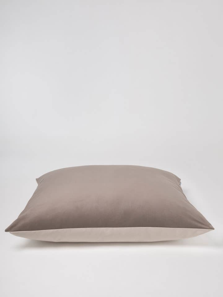 Panier pour chien Brooklyn en tissu doux et crème pour la vente par THE HAPPY NEST