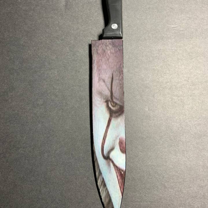 Dead Dave Designs - Vente Couteau de cuisine/multi-usage - Couteau IT Penny Wise avec/sans support sublimé1