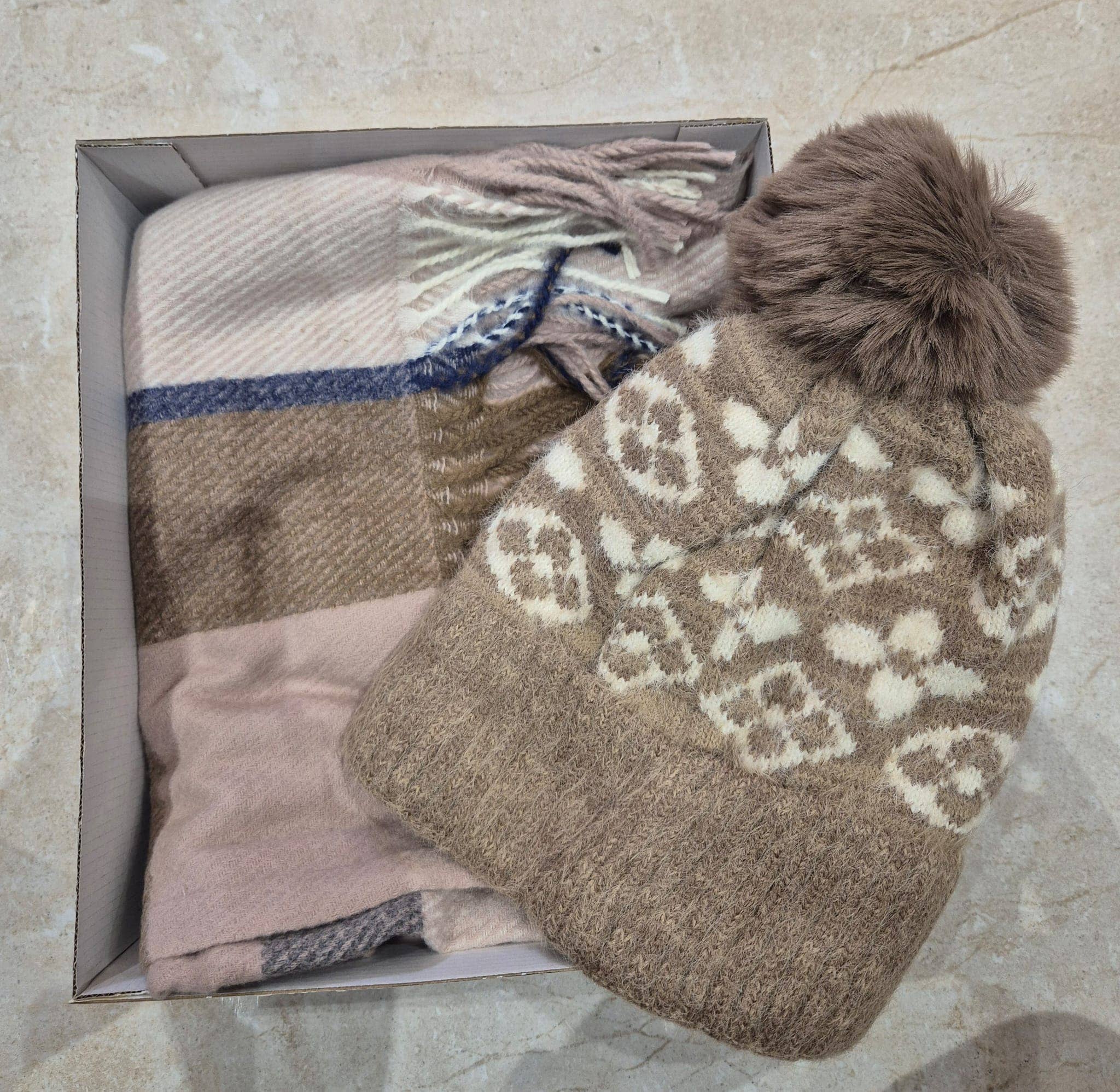 MIA LAROUGE - Wholesale Beanie - Women's - TWO-PIECE SETS, SCARVES, AND HATS.3